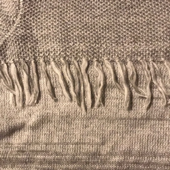 Gray sweater - Picture 2 of 3